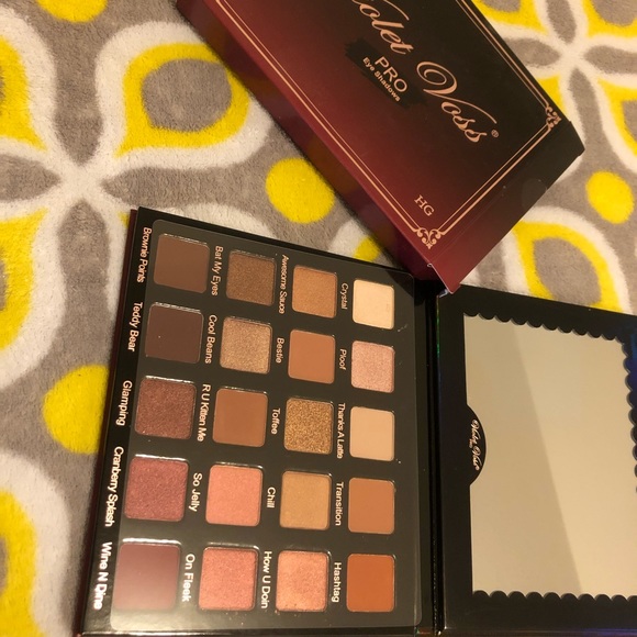 Make Up - Picture 3 of 4